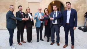 Primers passos per crear el marc jurídic de l’Àrea Metropolitana de Tarragona Imatge d'arxiu de la constitució de l'associació