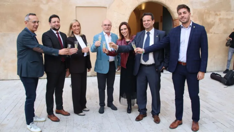 Primers passos per crear el marc jurídic de l’Àrea Metropolitana de Tarragona Imatge d'arxiu de la constitució de l'associació