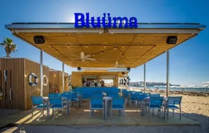 Bluüma Beach Bar está en el paseo Jaume I de Salou