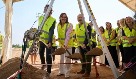 Acto simbólico de la colocación de la primera piedra, este sábado