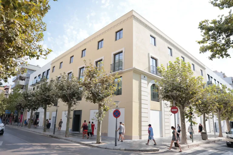 Fachada del edificio de Duana Suites Salou