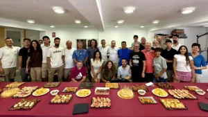 Moix Ebenisteria homenatja els 50 anys de trajectòria de Paco Giménez Homenatge a Paco Gménez