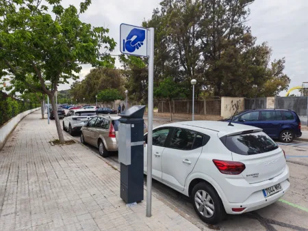 Plazas de aparcamiento reguladas en La Pineda