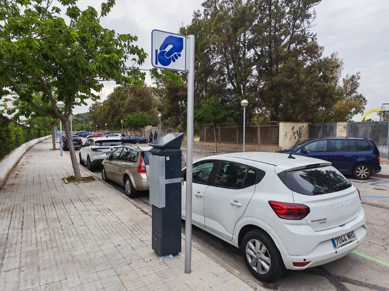 Plazas de aparcamiento reguladas en La Pineda