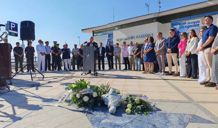 Cambrils homenajea a las víctimas del atentado de 2017: «Fue una noche trágica» El homenaje ha tenido lugar en la plaza de la Pau