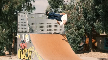 Lucas Caballero, en acción con su patinete