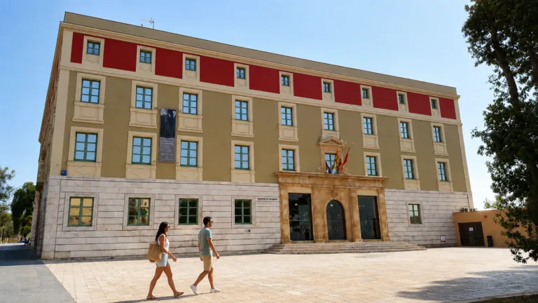 La Diputació de Tarragona ofrece 10 becas de 12.000 euros para realizar prácticas en el extranjero Sede de la Diputació de Tarragona