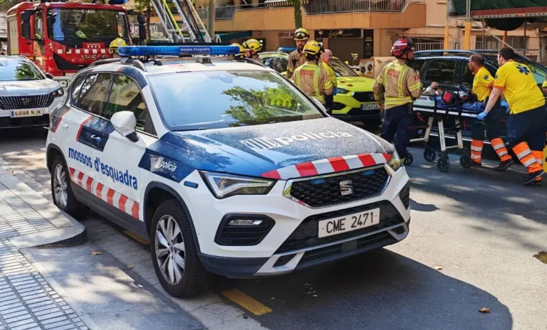Imagen de archivo de un coche de Mossos d'Esquadra durante un suceso en Salou
