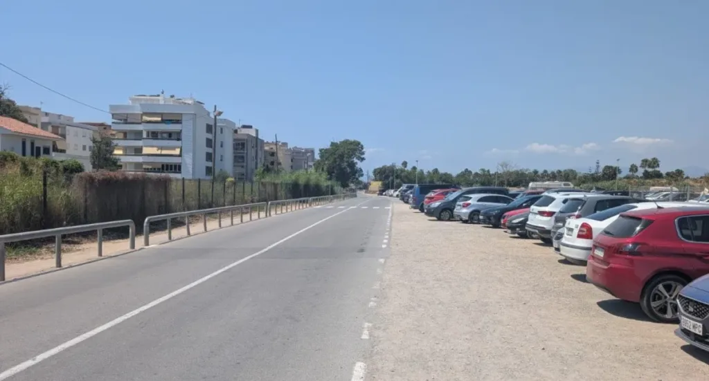 Salou corta un carril de la calle Carles Roig por las obras del tranvía La restricción se mantendrá hasta que acaben los trabajos