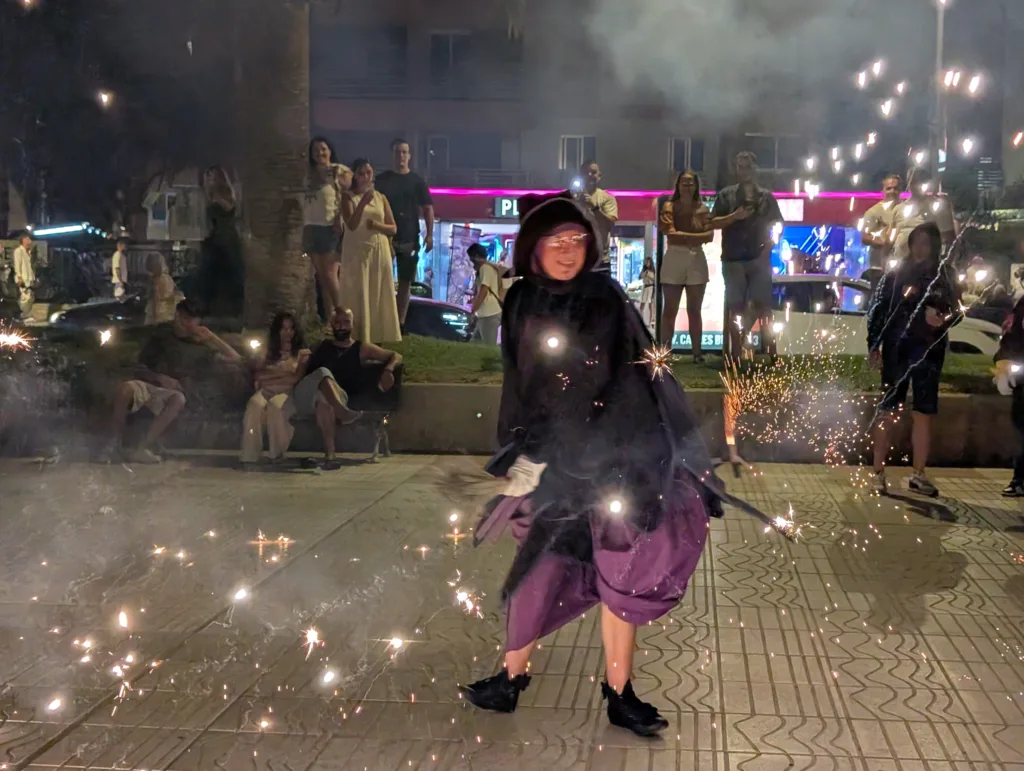La NIt del Foc iluminó el paseo Jaume I el sábado