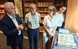 Granados y Julia Gómez visitaron la biblioteca del Seminari de Tarragona
