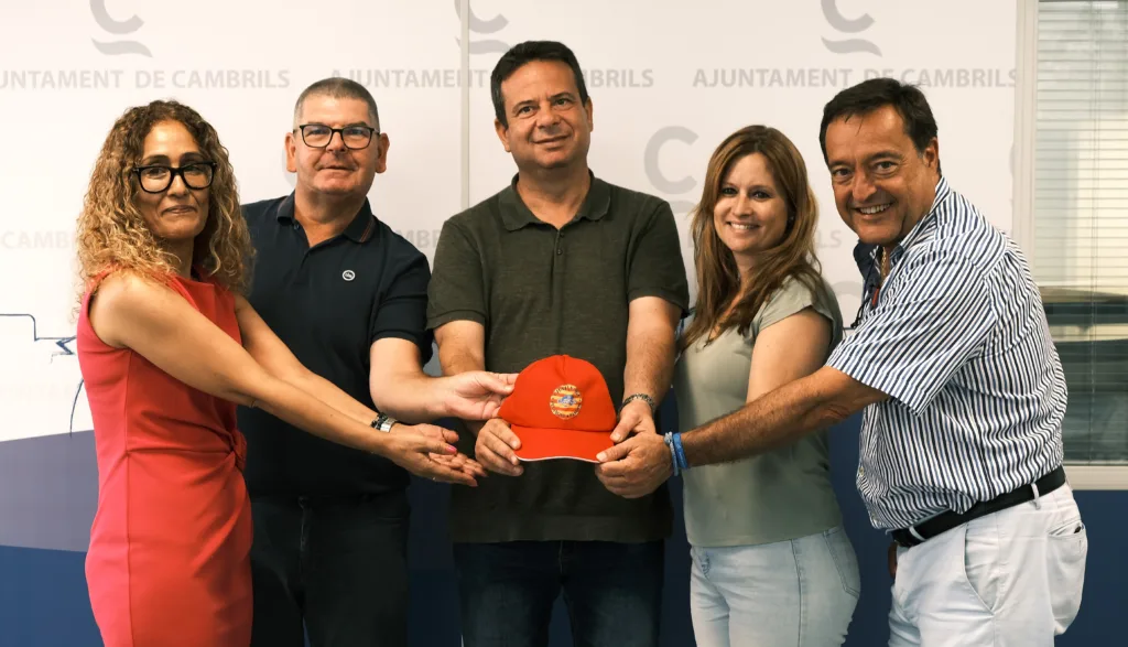 Cambrils apuesta por la petanca como reclamo turístico en otoño El campeonato se presentó en el Ayuntamiento de Cambrils