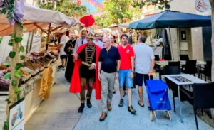 El mercado está ubicado en el núcleo antiguo de Salou