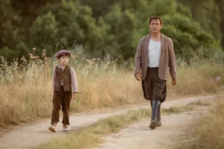 José Mota (derecha) dirige y actúa en la película