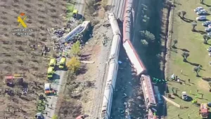 Cambrils, Salou y Vila-seca convocan un minuto de silencio por el trágico accidente de tren en Toledo Imagen de los trenes tras el accidente capturada por la Guardia Civil