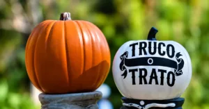 La Pineda celebra Hallowen con un Truco o Trato La iniciativa está organizada por la Asociación de Comerciantes de La Pineda