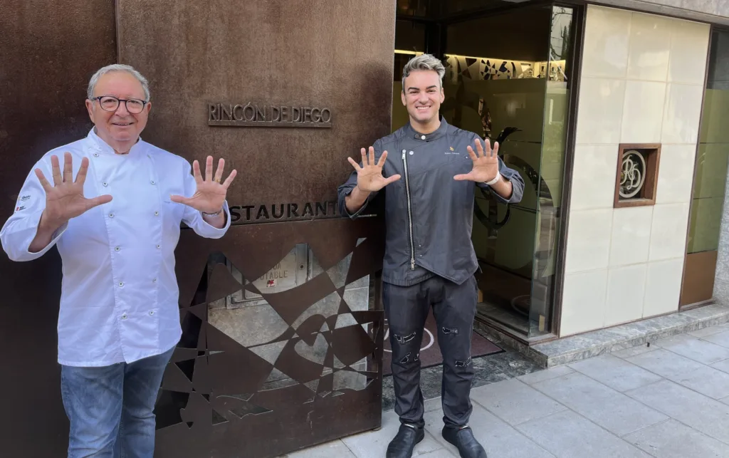 Diego i Rubén Campos, en l'entrada del restaurant