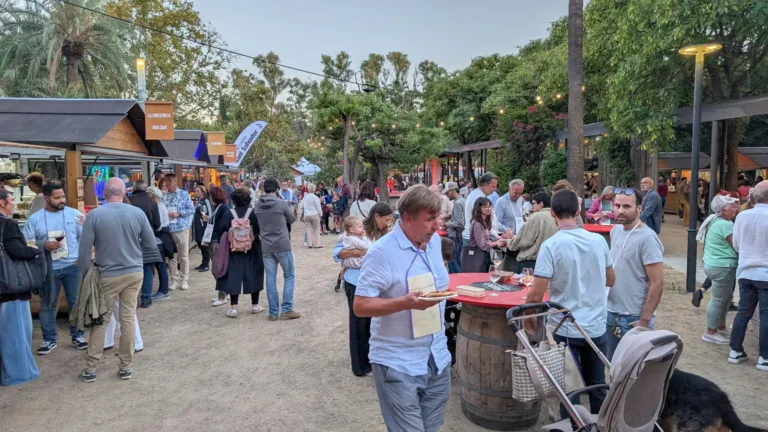 Cambrils brinda con Francia en el Festival del Vi I la Gastronomia La feria está ubicada en el Parc del Pescador