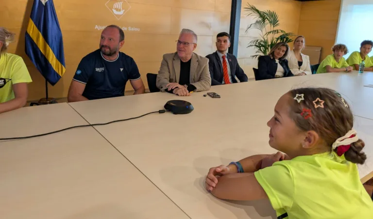 La tenista Marta Kostyuk, número 10 del mundo, quiere abrir una academia en Salou Niños ucranianos han sido recibidos este viernes en el Ayuntamiento de Salou