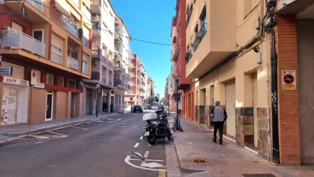 La calle Colom de Cambrils, ya sin árboles