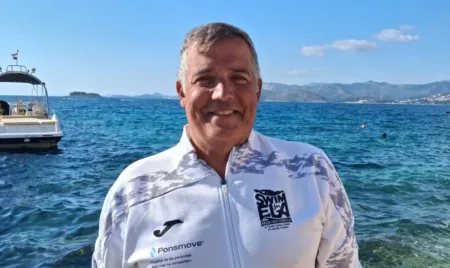 Jordi Cervera, con el Adriático de fondo