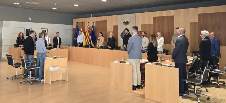 Salou aprueba un presupuesto de 82,3 millones y congela los impuestos municipales para 2027 El pleno ha guardado un minuto de silencio por el accidente de tren en Toledo