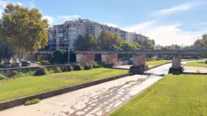 Comença el desmuntatge del pont de la riera d’Alforja de Cambrils perquè hi passi el tramvia Pont de la riera d’Alforja
