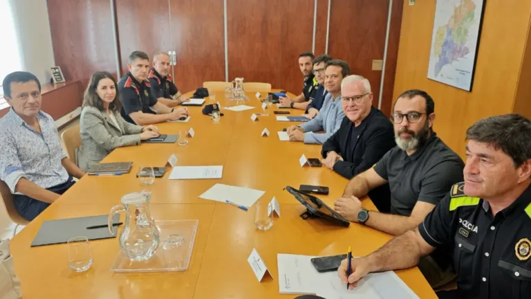 Cambrils y Salou se alían contra el top manta La reunión ha tenido lugar en la delegación del Govern en Tarragona